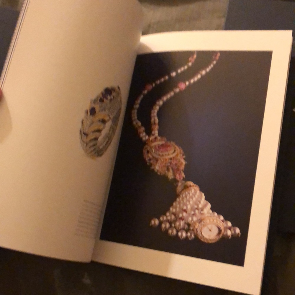 VCA Poetry of time mini coffee table book - Picture 4 of 7